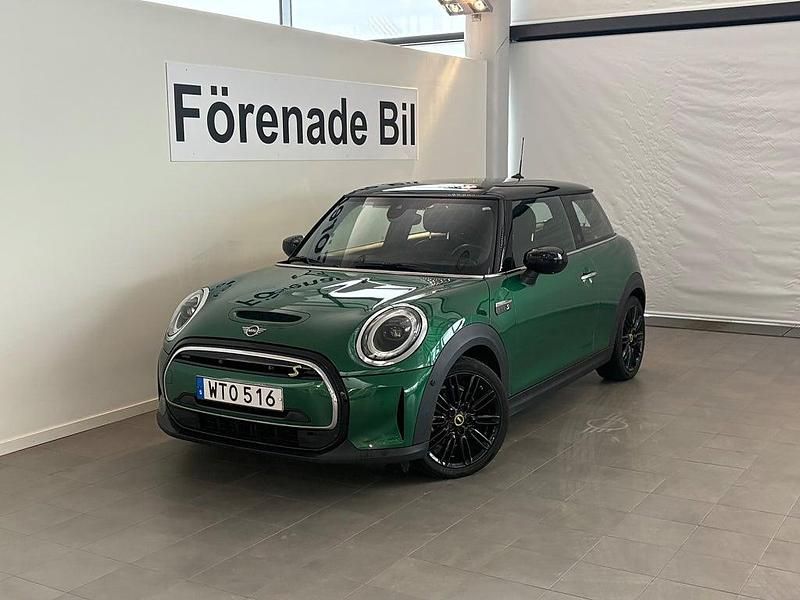 British racing grön Begagnad 2022 Mini Cooper SE Halvkombi | 249 000 kr (Lite dyr) - Bild 1/4