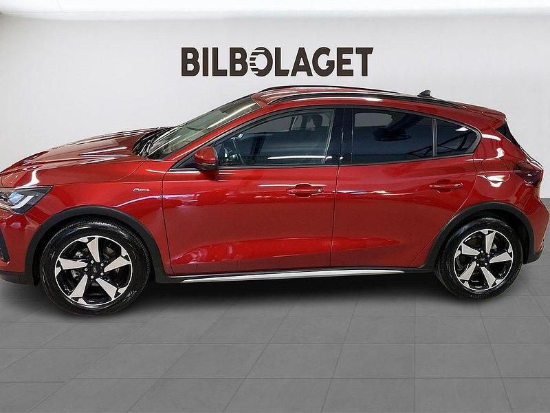 Begagnad Ford Focus Active 125 HK (91 kW) 2023 Röd Halvkombi
