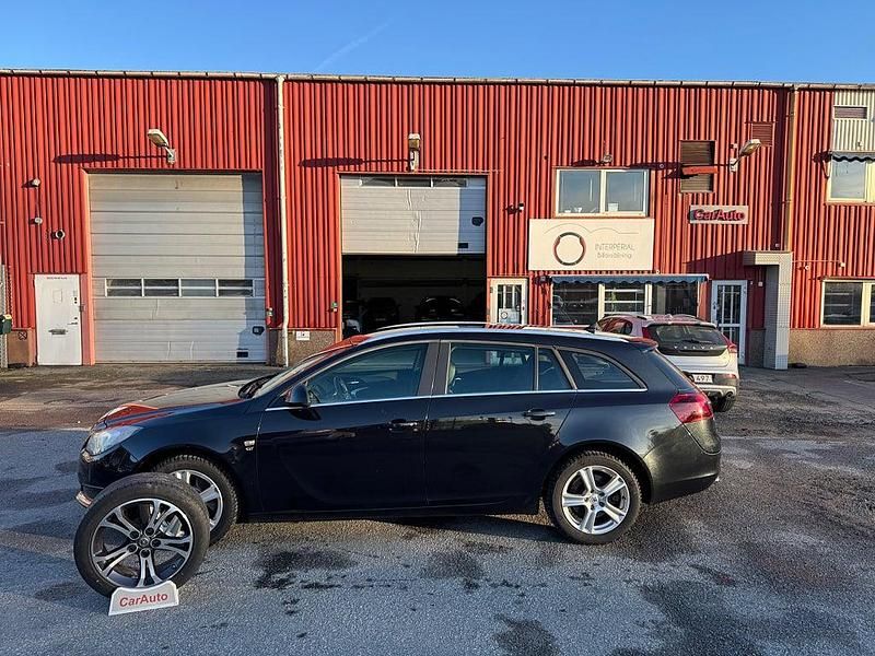 Svart Begagnad 2014 Opel Insignia Kombi | 119 900 kr (Marknadspris) - Bild 1/4