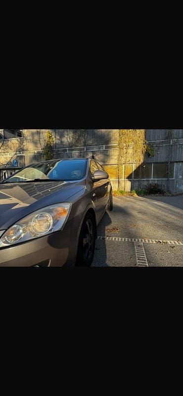 Begagnad 2007 Kia Ceed Halvkombi | 19 000 kr (Marknadspris) - Bild 1/4