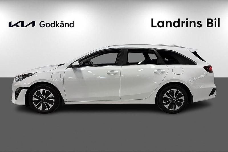 Begagnad Kia Ceed Sportswagon Advance 141 HK (103 kW) 2022 Vit pearl metallic Kombi