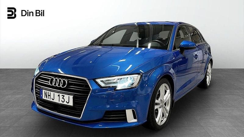 Blå (arablå kristalleffekt) Begagnad 2019 Audi A3 Sportback Sport Halvkombi | 214 000 kr (Marknadspris) - Bild 1/4