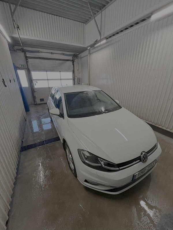 Vit Begagnad 2018 VW Golf VII Halvkombi | 90 000 kr (Superpris) - Bild 1/3