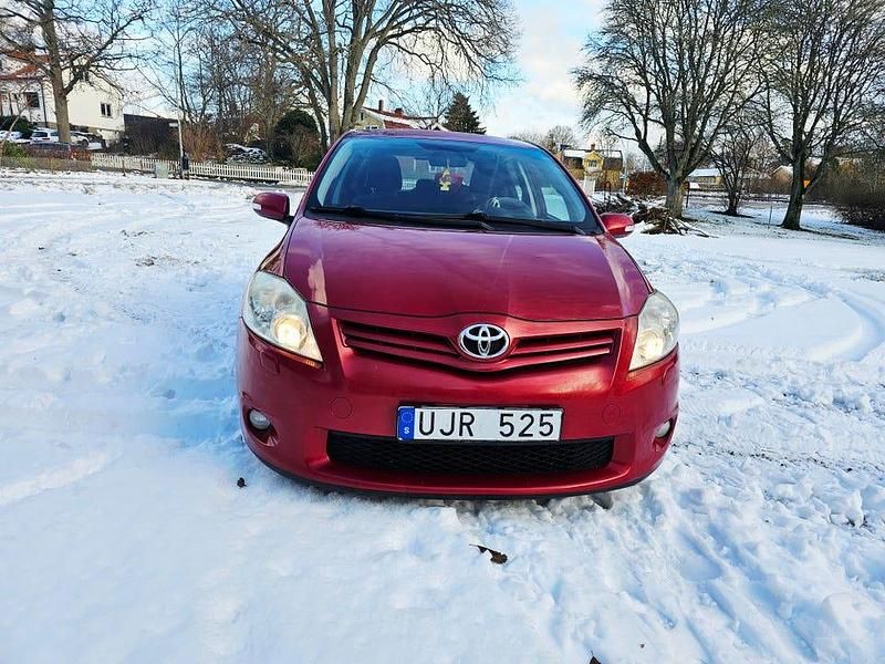 Begagnad 2010 Toyota Auris Halvkombi | 42 000 kr (Dyr) - Bild 1/4