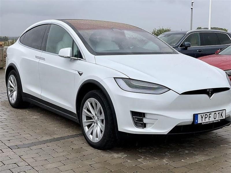 Begagnad Tesla Model X Long Range AWD 311 kW (423 HK) 2020 Vit SUV