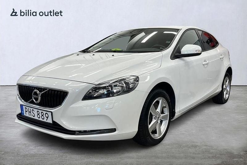 Vit Begagnad 2017 Volvo V40 Kinetic Halvkombi | 169 900 kr (Marknadspris) - Bild 1/3