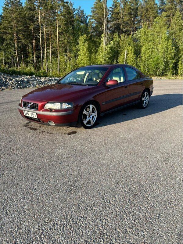 Röd Begagnad 2002 Volvo S60 Sedan | 25 000 kr (Bra pris) - Bild 1/4