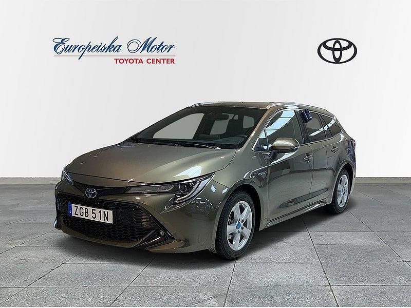 Grön Begagnad 2021 Toyota Corolla Style Kombi | 274 900 kr (Marknadspris) - Bild 1/3