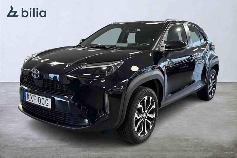 Svart Begagnad 2022 Toyota Yaris Cross SUV | 269 900 kr - Bild 1/1