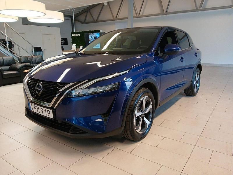 Blå Begagnad 2023 Nissan Qashqai SUV | 329 900 kr (Lite dyr) - Bild 1/4