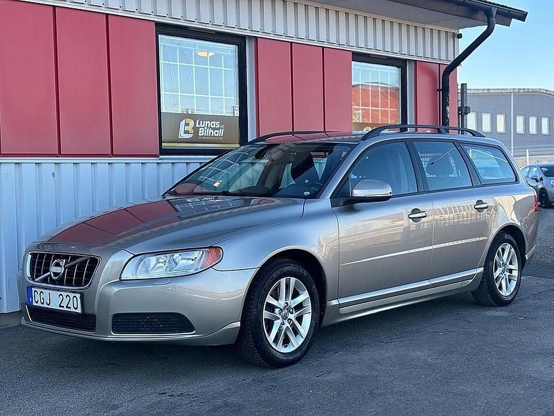 Begagnad Volvo V70 Kinetic 231 HK (169 kW) 2011 Ljusbrun Kombi