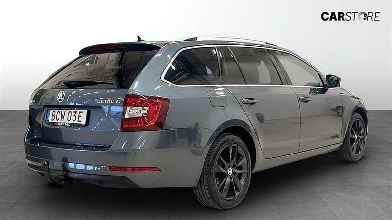 Begagnad Skoda Octavia Style 116 HK (85 kW) 2020 Grå Kombi