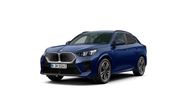 Begagnad BMW iX2 M Sport 230 kW (313 HK) 2024 Blå/lila SUV