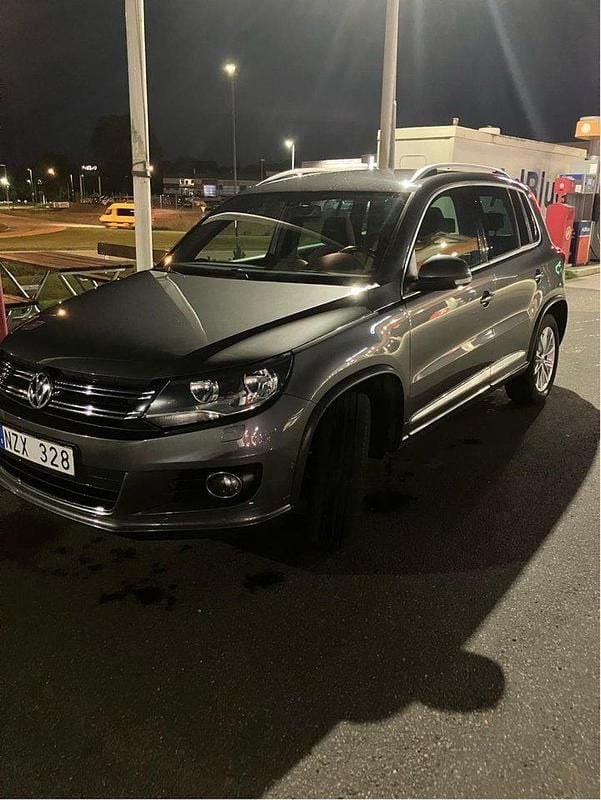 Grå Begagnad 2014 VW Tiguan R-line SUV | 92 000 kr (Bra pris) - Bild 1/4
