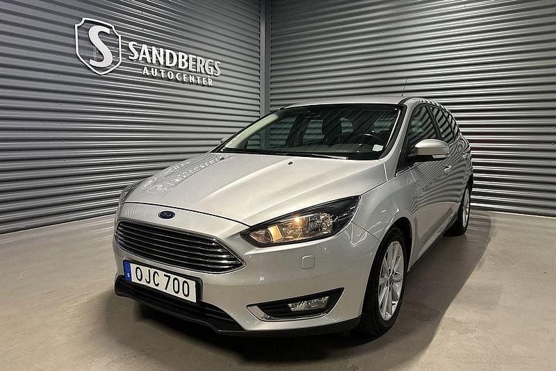 Grå Begagnad 2016 Ford Focus Titanium Kombi | 108 500 kr (Lite dyr) - Bild 1/4