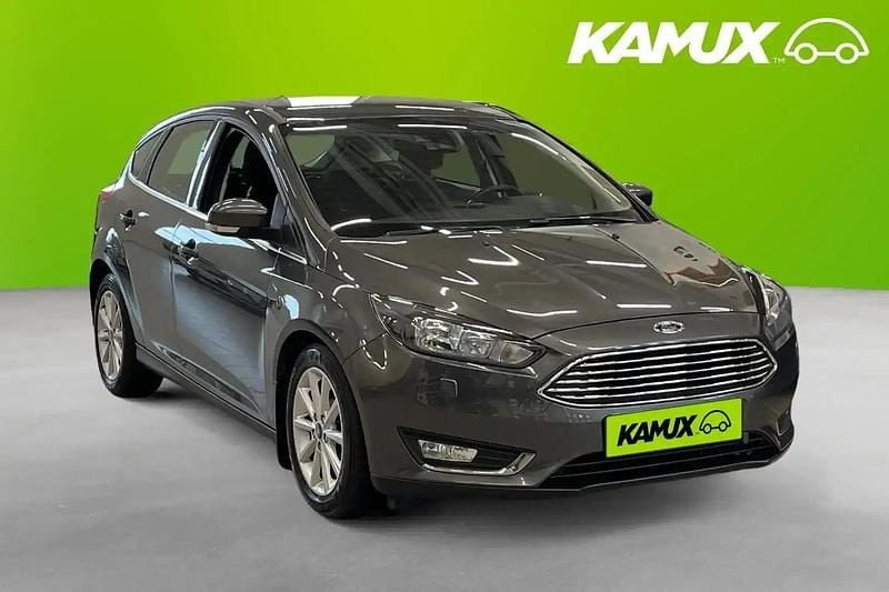 Silver/grå Begagnad 2016 Ford Focus Halvkombi | 119 800 kr (Marknadspris) - Bild 1/4