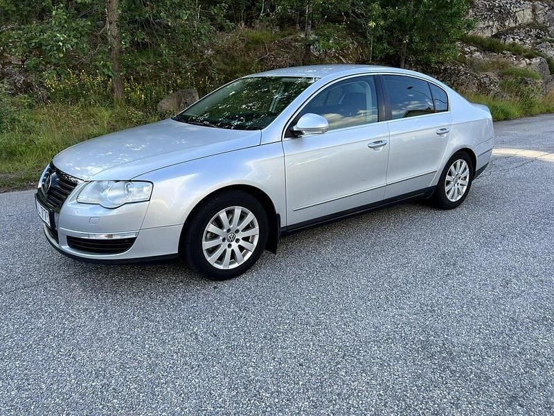 Silver Begagnad 2007 VW Passat Sedan | 29 000 kr (Marknadspris) - Bild 1/4