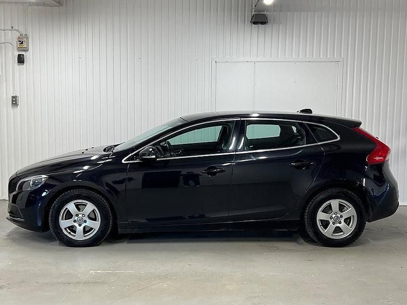 Begagnad Volvo V40 Summum 116 HK (85 kW) 2013 Svart Halvkombi