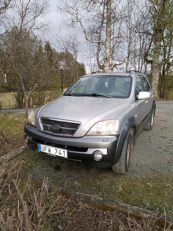 Grå Begagnad 2003 Kia Sorento 4 SUV | 6 000 kr (Superpris) - Bild 1/4