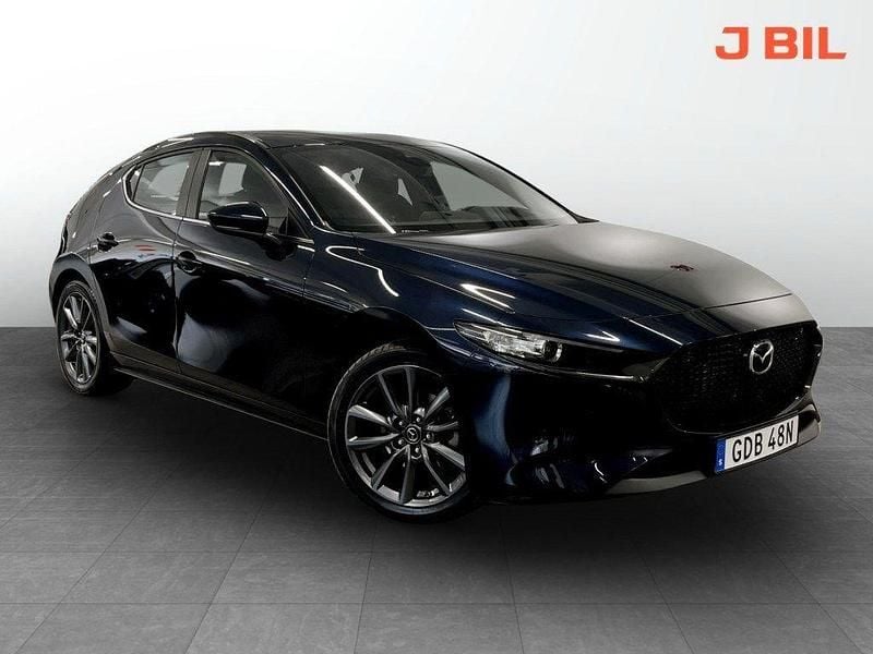 Blå Begagnad 2022 Mazda 3 Sky Halvkombi | 229 900 kr (Marknadspris) - Bild 1/4