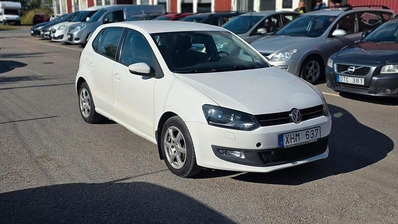 Vit Begagnad 2013 VW Polo Halvkombi | 24 900 kr (Superpris) - Bild 1/3