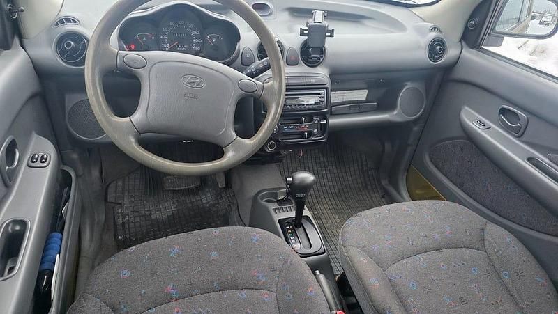 Begagnad Hyundai Atos 54 HK (39 kW) 2000 Gul Halvkombi
