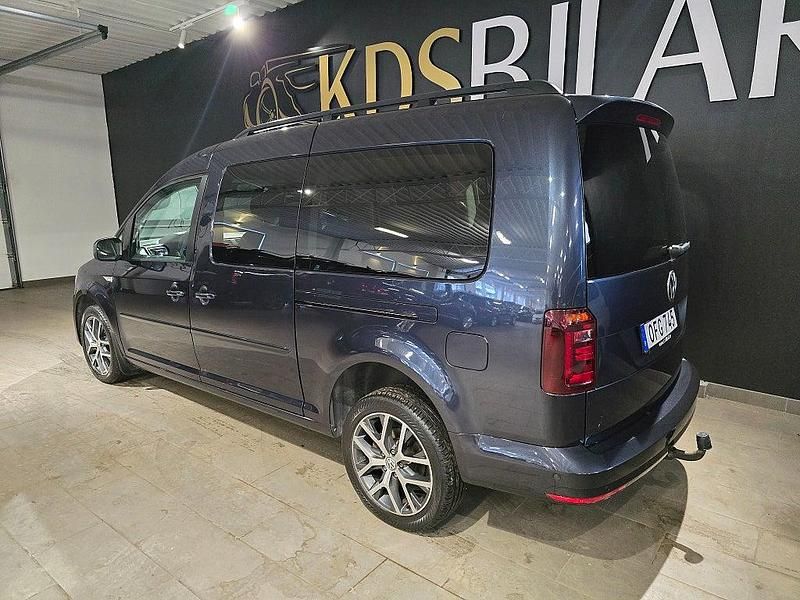 Begagnad VW Caddy Maxi Life Life 150 HK (110 kW) 2016 Mörkblå Minibuss
