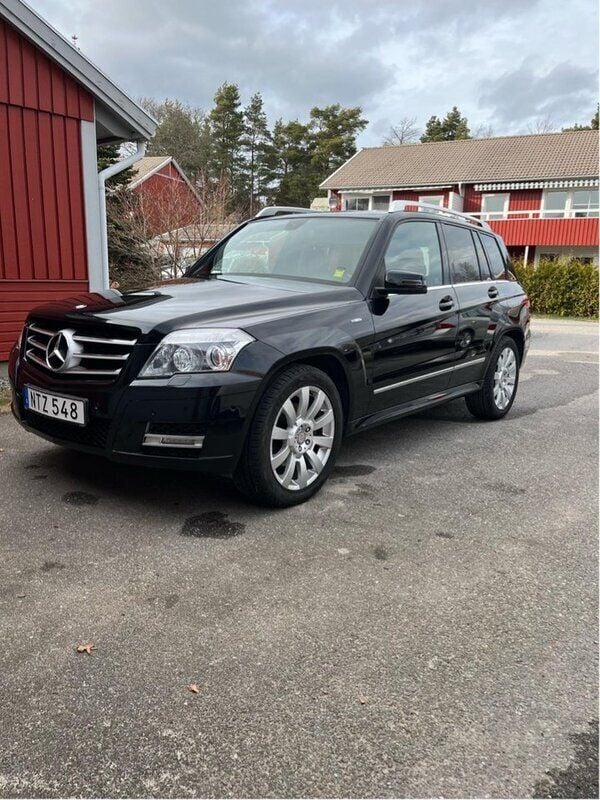 Svart Begagnad 2011 Mercedes GLK220 SUV | 125 000 kr (Marknadspris) - Bild 1/4