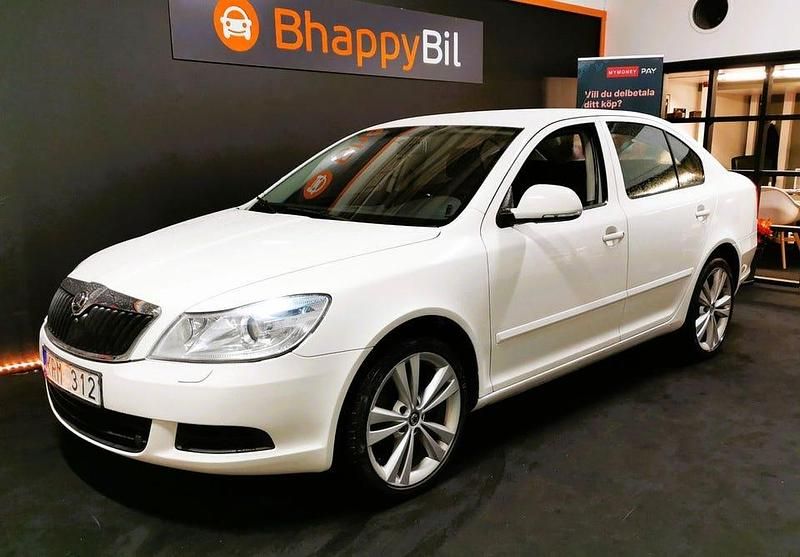 Vit Begagnad 2010 Skoda Octavia Ambiente Kombi | 34 900 kr (Dyr) - Bild 1/4