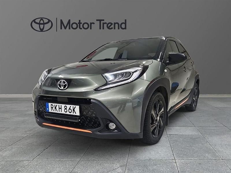 Grön Begagnad 2022 Toyota Aygo X Limited SUV | 189 900 kr (Dyr) - Bild 1/4