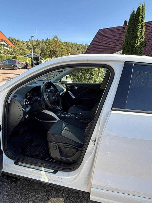 Vit Begagnad 2018 Audi Q2 Proline SUV | 199 000 kr (Lite dyr) - Bild 1/4