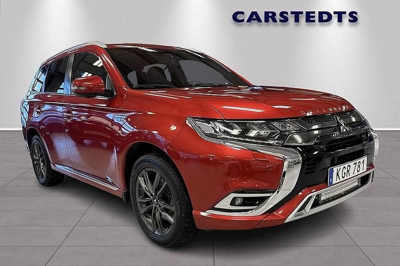 Röd Begagnad 2018 Mitsubishi Outlander P-HEV SUV | 199 900 kr (Marknadspris) - Bild 1/4