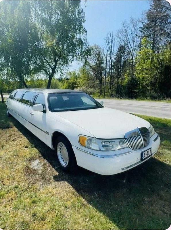 Vit Begagnad 2002 Lincoln Town Car Sedan | 145 000 kr - Bild 1/4