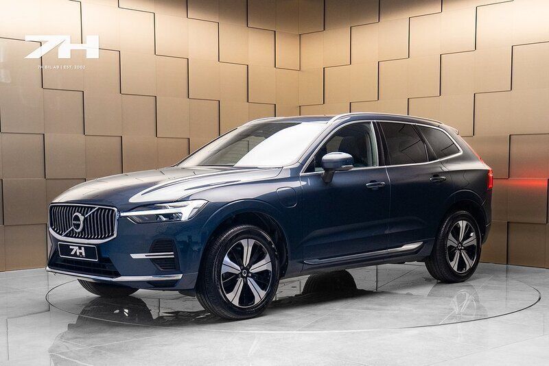 Mörkblå Begagnad 2022 Volvo XC60 Inscription SUV | 459 000 kr (Marknadspris) - Bild 1/4