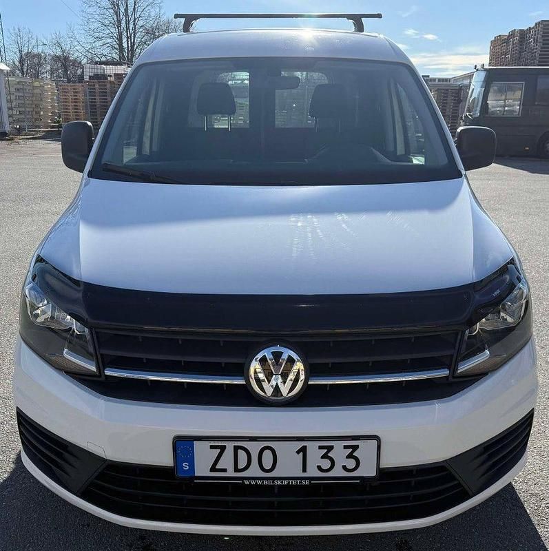 Begagnad VW Caddy 75 HK (55 kW) 2018 Vit Minibuss