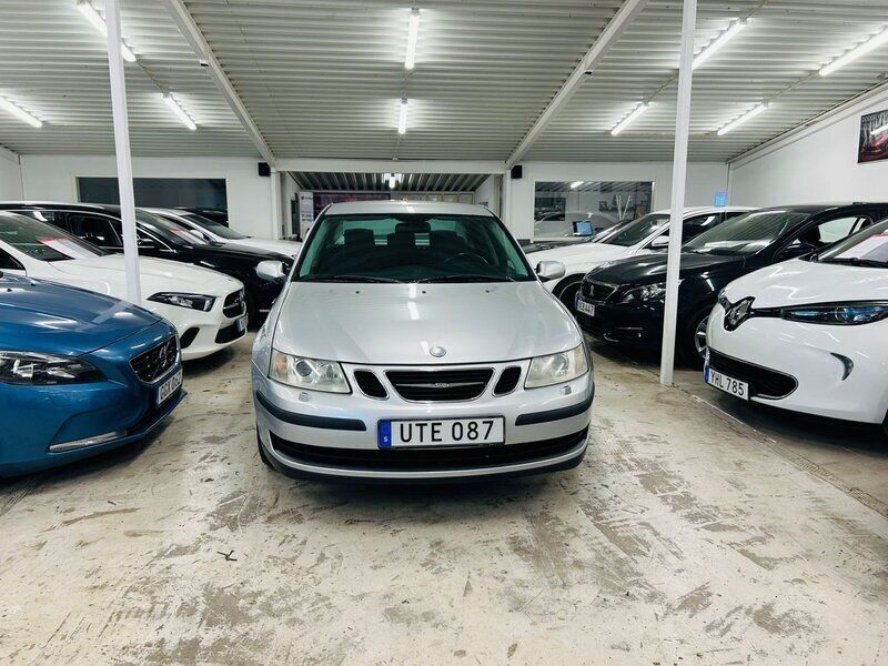 Ljusgrå Begagnad 2004 Saab 9-3 Linear Sedan | 29 000 kr (Marknadspris) - Bild 1/4