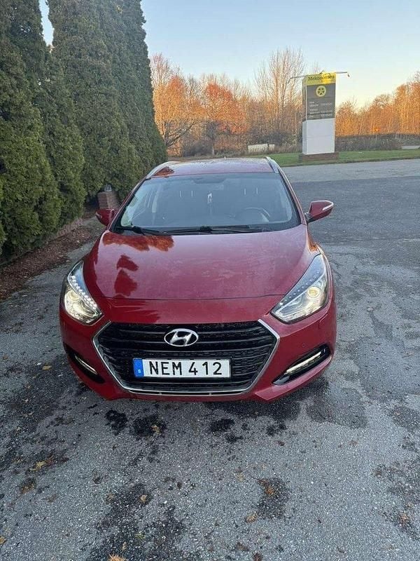 Röd Begagnad 2016 Hyundai i40 Kombi | 120 000 kr (Marknadspris) - Bild 1/4