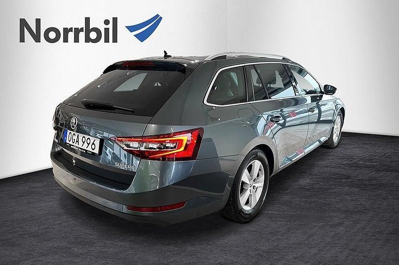 Begagnad Skoda Superb LAURIN & KLEMENT 190 HK (139 kW) 2016 Grå Kombi