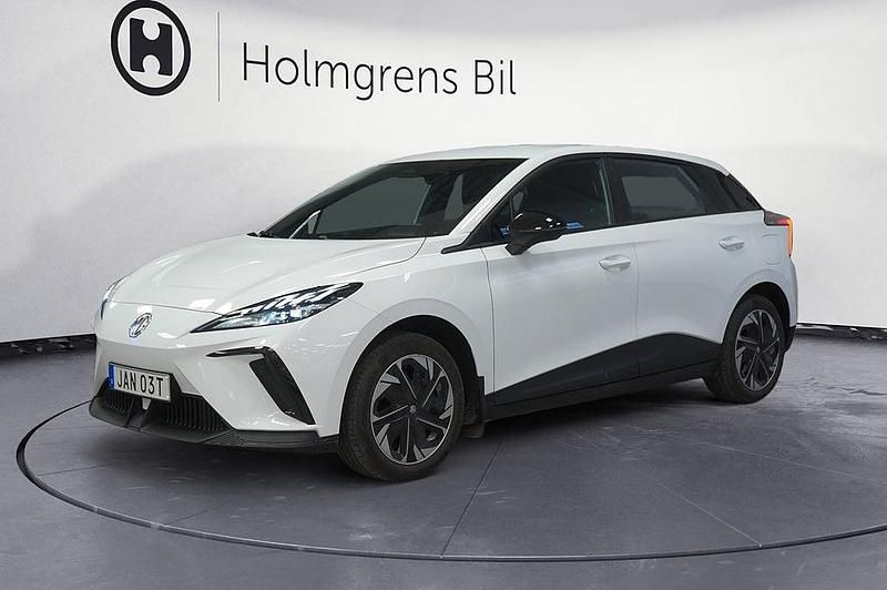 Vit Begagnad 2023 MG MG4 EV Halvkombi | 189 900 kr - Bild 1/4