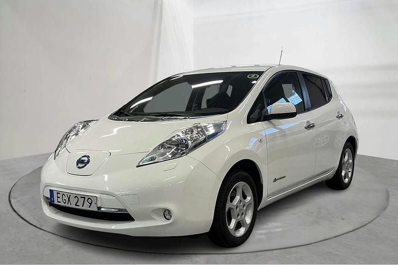 Vit Begagnad 2018 Nissan Leaf Halvkombi | 93 000 kr (Superpris) - Bild 1/4