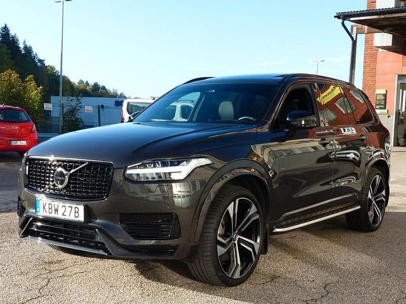 Grå (platinum grey metallic) Begagnad 2024 Volvo XC90 Ultimate SUV | 719 800 kr (Bra pris) - Bild 1/4
