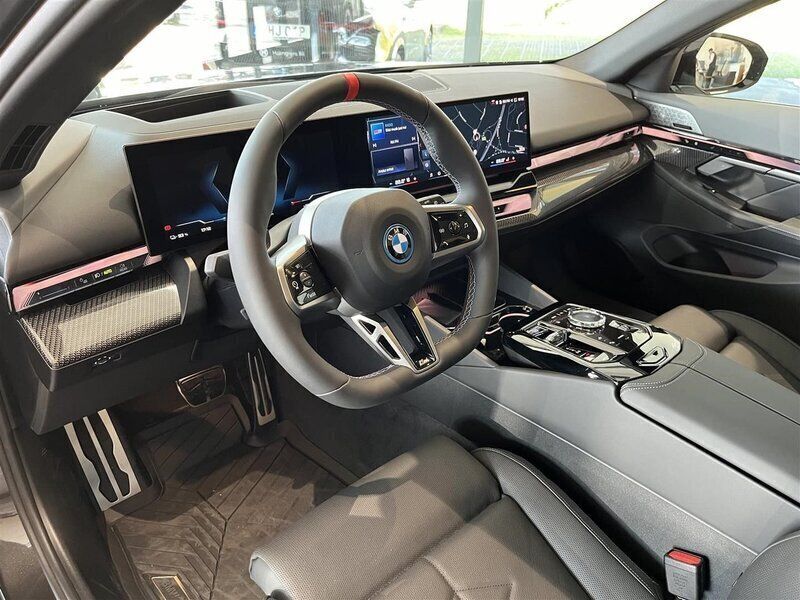 Begagnad BMW i5 M Sport 442 kW (601 HK) 2024 Grå/silver Sedan