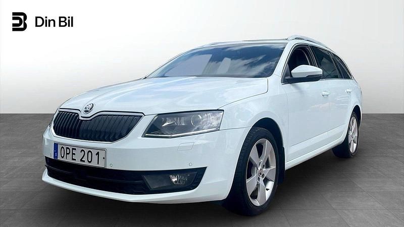 Vit Begagnad 2016 Skoda Octavia Style Kombi | 159 900 kr (Dyr) - Bild 1/4