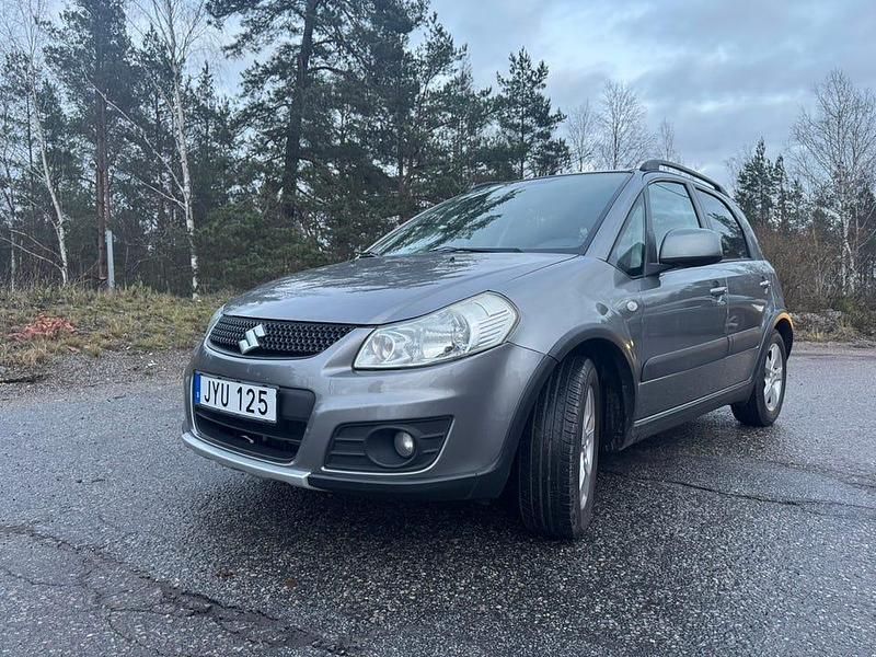 Begagnad 2011 Suzuki SX4 Halvkombi | 59 950 kr (Marknadspris) - Bild 1/4