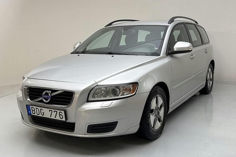 Silver Begagnad 2011 Volvo V50 Kinetic Kombi | 37 000 kr (Superpris) - Bild 1/4