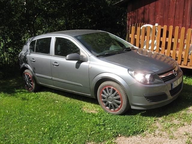 Grå Begagnad 2007 Opel Astra Halvkombi | 12 000 kr (Bra pris) - Bild 1/4