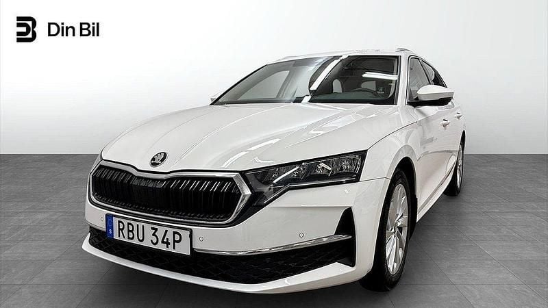 Vit (candy white) Begagnad 2025 Skoda Octavia Kombi | 314 900 kr (Lite dyr) - Bild 1/4