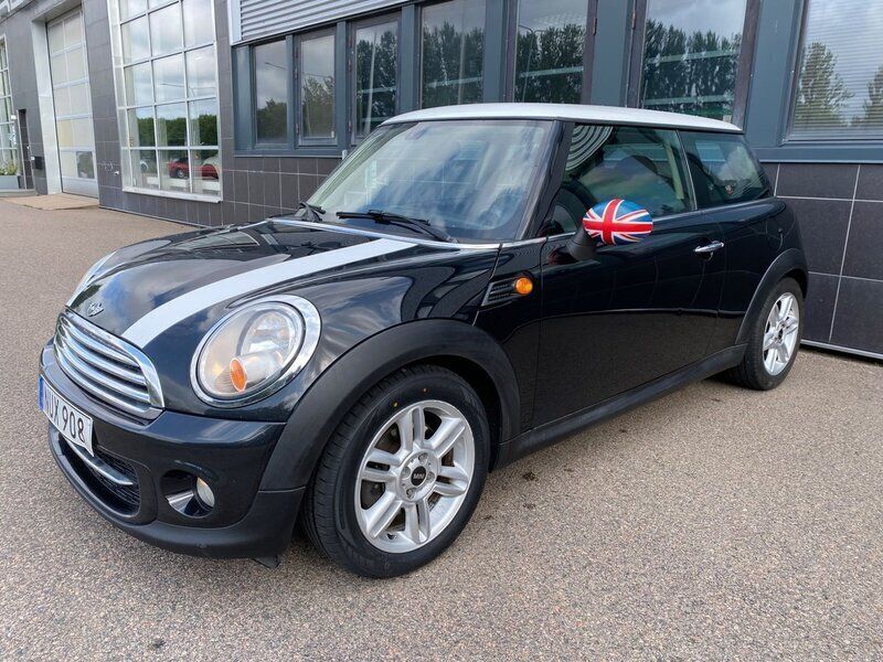 Svart Begagnad 2013 Mini Cooper D Halvkombi | 59 900 kr (Marknadspris) - Bild 1/4
