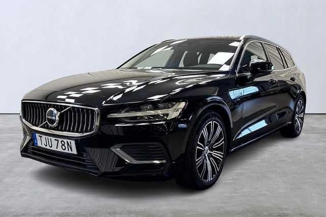 Svart Begagnad 2022 Volvo V60 Core Kombi | 389 900 kr (Bra pris) - Bild 1/4
