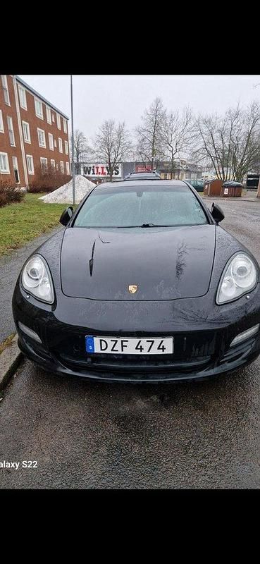 Grå Begagnad 2012 Porsche Panamera Halvkombi | 230 000 kr - Bild 1/4